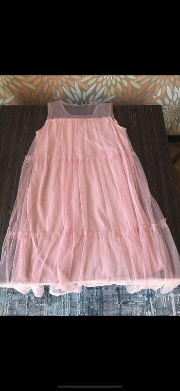 Paltar yenidi hec geyinilmeyib 38-40 razmer 40 man, yawil,tiqroviy 30