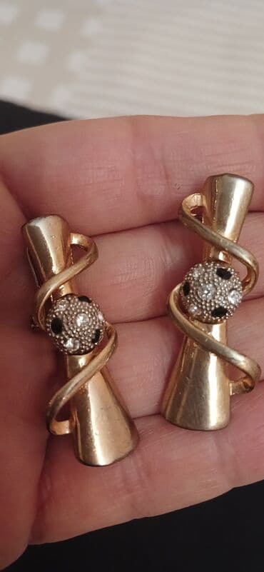 тап аз личные вещи: Zərgərlik: qadın sırğası - Rəng: qızılı tonlarda korpus, üzərində — 6