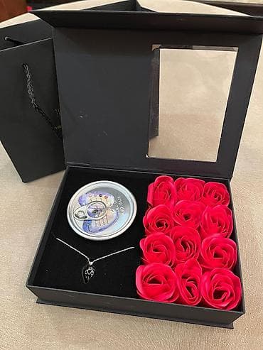 mirvari hediyye: Sadəcə 32 Azn | Mirvari Boyunbağı
Qara/Qırmızı/Çəhrayı Qablaşdırmada — 1