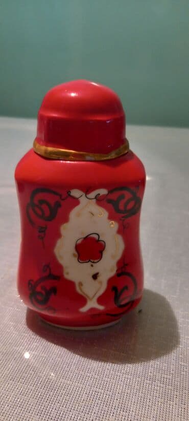 zeferan qiymeti bakida: Qedimi qablar.Cutu 25 manat — 2