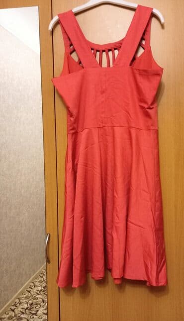 bir qadin 370: Xanım üçün qırmızı rəngli, sərin materialdan içi astarlı, ətəyi klyoş — 3