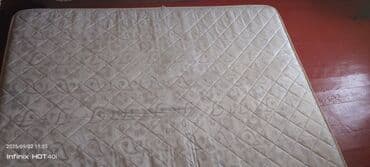 матрас двуспальный: İki nəfərlik döşək - Ölçü: təxmini 160×200 sm (şəkillərə əsasən — 3