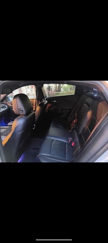 13 lük disk: Chevrolet Malibu – gümüş rəngli sedan - Kuzov: 4 qapılı sedan — 5