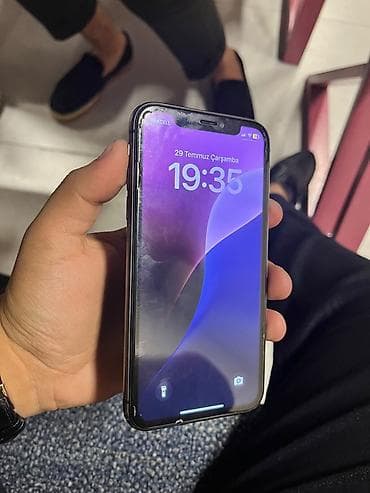apple 5 s: IPhone 11, 64 GB, Qara, Face ID — 2