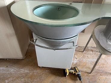 Hamam dolabları: Şüşə üstlü hamam lavabosu və dolablı konsol - Üst lövhə: mat — 1