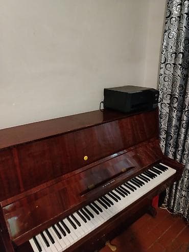 nerd sekilleri: Akkustik vertikal piano –Kuban klassik qəhvəyi cilalı korpus, 88 — 8