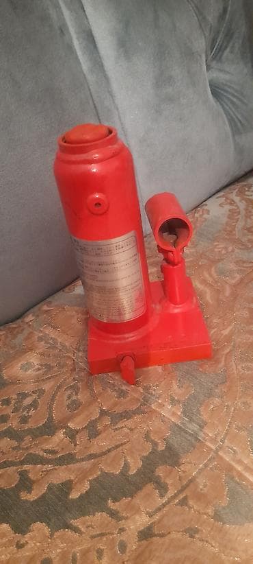 təkər evi: Isuzu markali masinindi 4 tonluq teze kimidi - Korpus: metal, qırmızı — 1