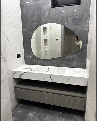 daş kubik: Hamam üçün mərmər üstlü lavabo dolabları və işıqlı güzgülər - Dizayn — 1