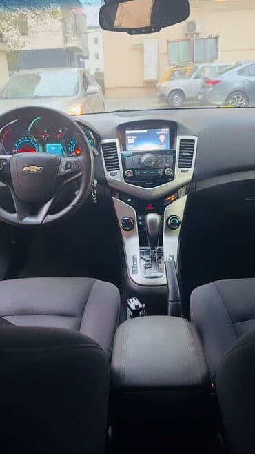 Daraq panellər: Chevrolet Cruze: 1.4 l | 2015 il 151457 km Sedan — 3