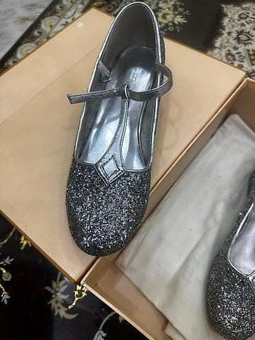 qadin ayaqabisi: Zoluwka ayaqqabisi Moonsunan alinib 2 defe geyinilib — 5