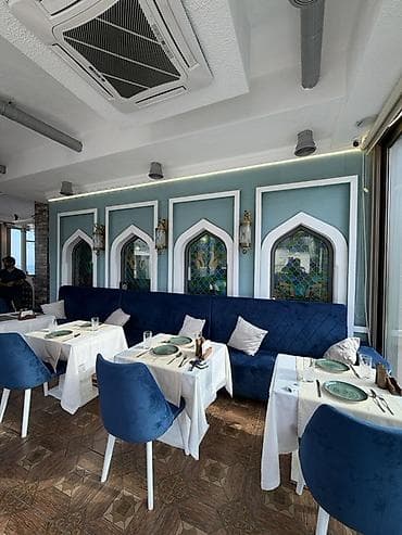 astara kirayə: Panoram pəncərəli, dəniz və şəhər mənzərəli restoran məkanı - Yüksək — 9