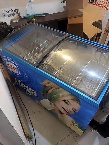Nestlé dondurma vitrini – Mega brendli şüşə sürgülü qapılı dondurucu — 1