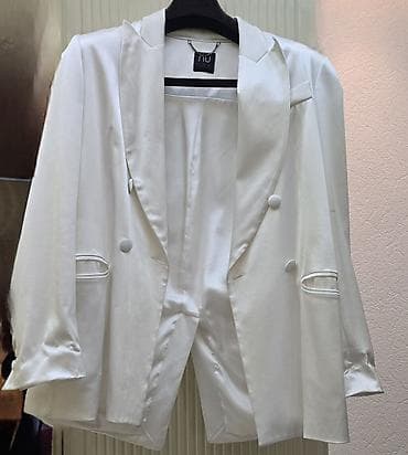 desd paltarlar: NU BLACK qadın kostyumu – ağ rəngdə, zərif atlas effekti ilə. Dəst: - — 1