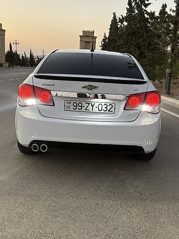 yan güzgü s: Chevrolet Cruze: 1.4 l | Sedan — 1