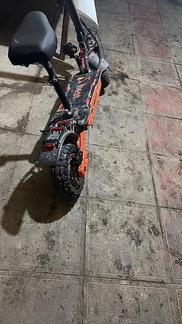 suru: Elektrik skuter – off-road təkərlərlə - Güclü, qalın protektorlu — 1