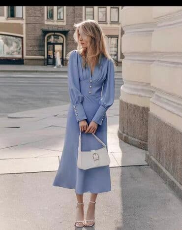 Digər qadın geyimləri: Zərif mavi rəngdə midi paltar - Model: V-yaxa, ön hissədə yüngül — 1