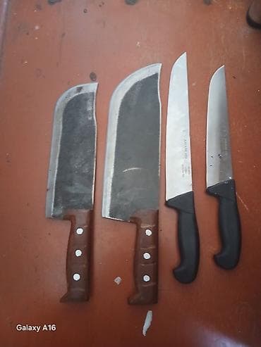 acar desti satilir: 4 ədəd mətbəx bıçağı dəsti. Dəstə 2 ədəd iri doğrama bıçağı və 2 ədəd — 2
