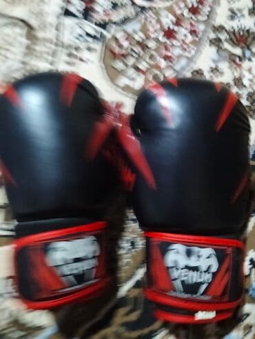kik boks: Məhsul: Venum boks əlcəkləri - Rəng: qara-qırmızı - Brend: Venum — 1