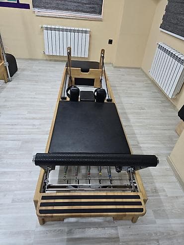 Pilates studiasi uçun pilates avadanliqlari sarilir. Tecili