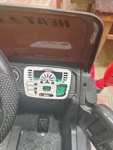 Elektrikli uşaq avtomabili satılır normal vəziyətdədir. Tək problemi — 2