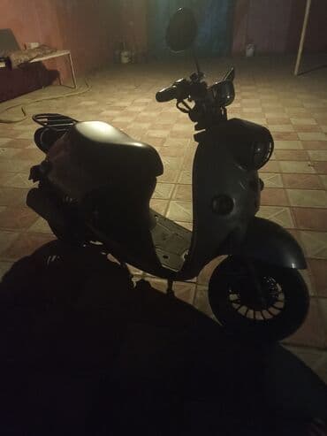 2 cı el elektrikli scooter: Şəhər daxili rahat hərəkət üçün kompakt skuter. Xüsusiyyətlər: - — 1
