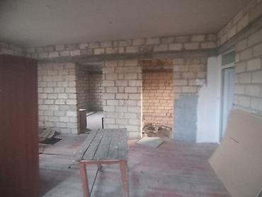 Гаражи: Satılır: həyət evi (Ünvan)Bərdə Rayon Lək Kənd bələdiyə ilə üzbəüz 2 — 5