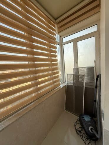 20 sahede kiraye evler: Mənzilin təqdimatı - Geniş və işıqlı salon: iri panoram pəncərə — 11