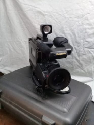 canon 1300d qiymeti: Kamera. Saqlam professional kameradir. Operatorlar bilir. Ne sualiniz — 3