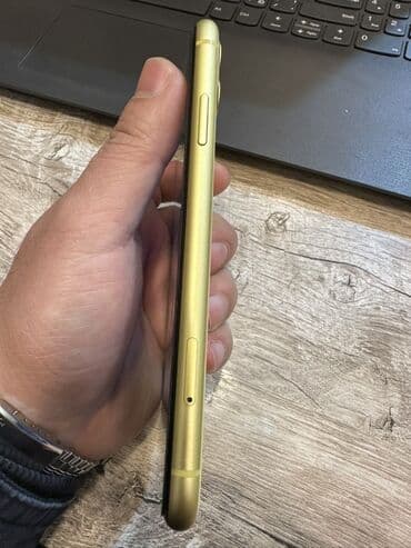 Apple iPhone: IPhone 11, Sarı, Face ID — 4