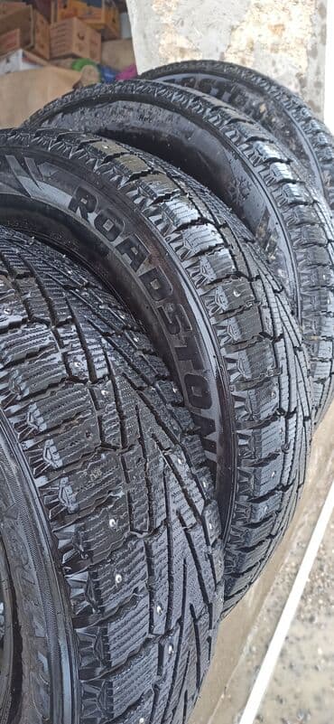 Bıçaqlar: İşlənmiş Şin Roadstone 235 / 65 / R 17 — 5