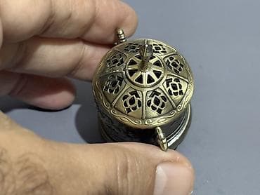 ritual samlar: Təsvir: – Material: bürünc tonlu metal ərinti – Formaat: qapaqlı kiçik — 8