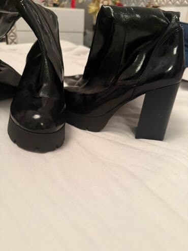 sapaşkilər: Qadın dizüstü çəkmə – qara, qalın dabanlı və platformalı - Model — 3