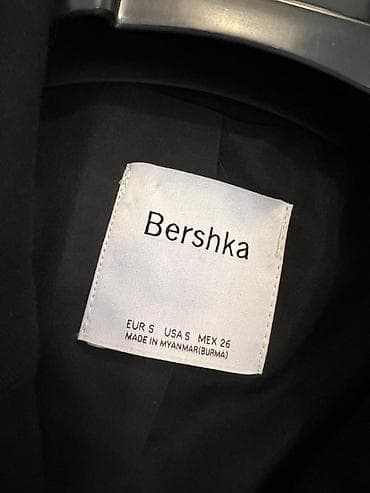 Üst geyimi: Bershka qısa qadın blezeri - Rəng: qara - Model: qısa/kropped blezer — 4