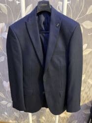 Ölçüsü - 48/6. Rəng - Tünd göy. Tam dəst - Pencək, jilet, şalvar. Az lalafo.az -da Ölçüsü - 48/6. Rəng - Tünd göy. Tam dəst - Pencək, jilet, şalvar. Az