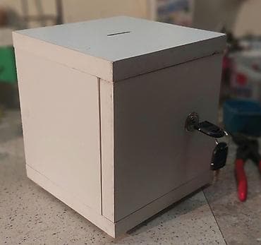 kassa ceki: Açarla açılan bağış/qutu-kasa - Material: bərk taxta/laminat korpus — 1