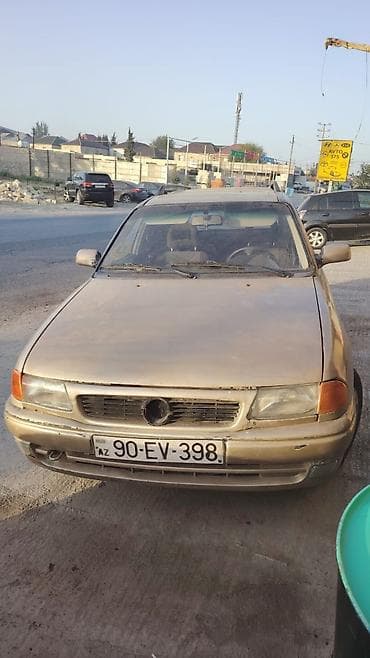 ceşka maşın: Opel Astra F Caravan (Universal) - Kuzov: universal (5 qapı), qızılı — 6