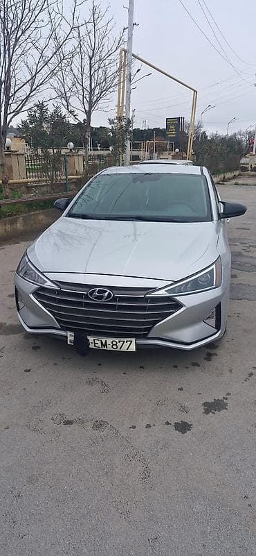 hundai acsent: Hyundai Elantra sedan – gümüşü rəng, modern dizaynlı ön barmaqlıq və — 1