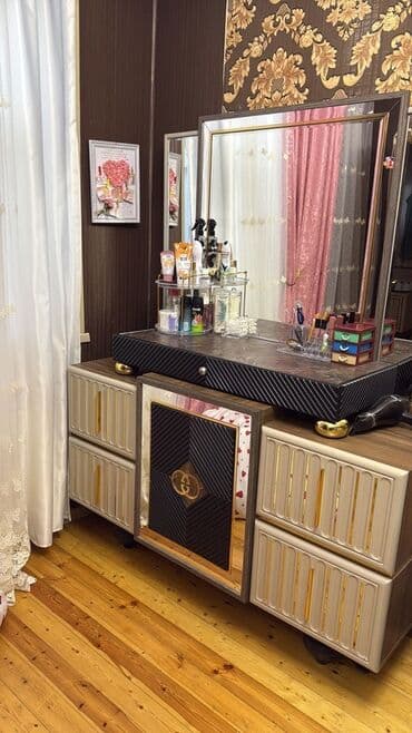 стол для маникюра: Güzgülü — 1