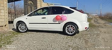 niva maşın: Ford Focus, ağ rəng, 5 qapılı hetçbek. Xarici: - Aqressiv ön bamper — 1