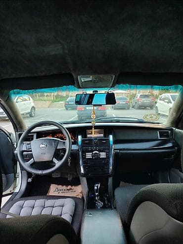 tesla model 3: Nissan Teana: 2.3 l | 2005 il Sedan — 5