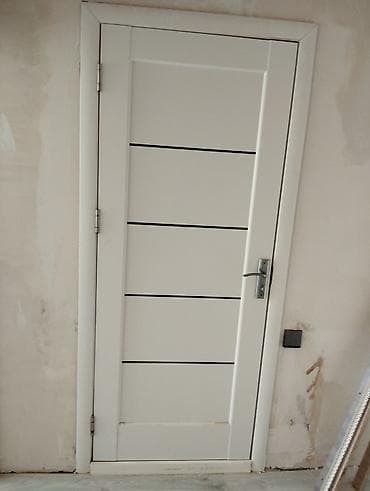 maqnitli qapi toru: Ağ rəngli daxili otaq qapısı - Material: MDF/laminat örtüklü ağ panel — 1