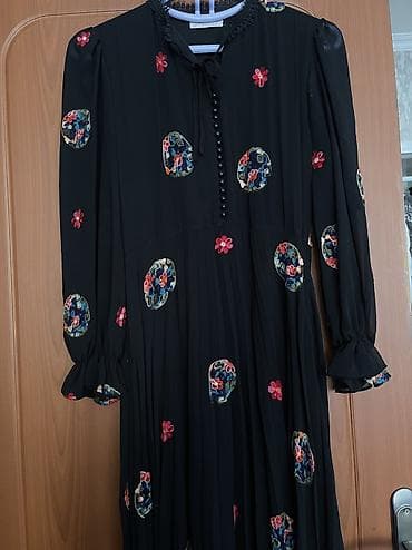 Baş geyimləri: Qadınlar üçün qara rəngli, çiçək naxışlı, plisəli maksi don. Bu zərif — 3