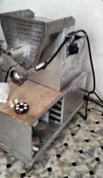 xamir yoyadigan aparat: Erisde ve makaron cixartmaq ucun aparat, axirinci sekildeki — 1