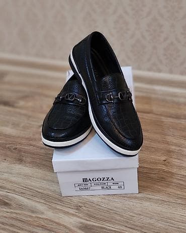 Kişi ayaqqabısı 1dəfə geyinilib. Ayağına dar olduğu üçün satılır