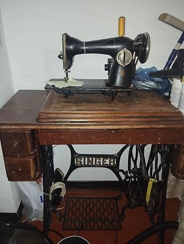 Singer markalı klassik ayaqla işləyən tikiş maşını təqdim olunur