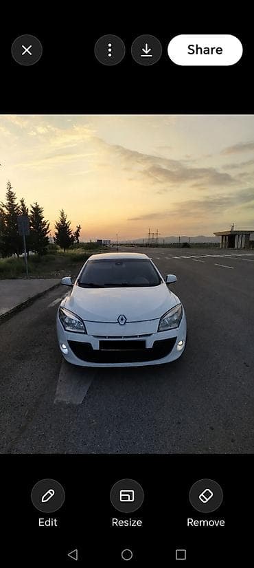 Renault Megane III – ağ rəngli, 5 qapılı hetçbek. Xüsusiyyətlər və — 2