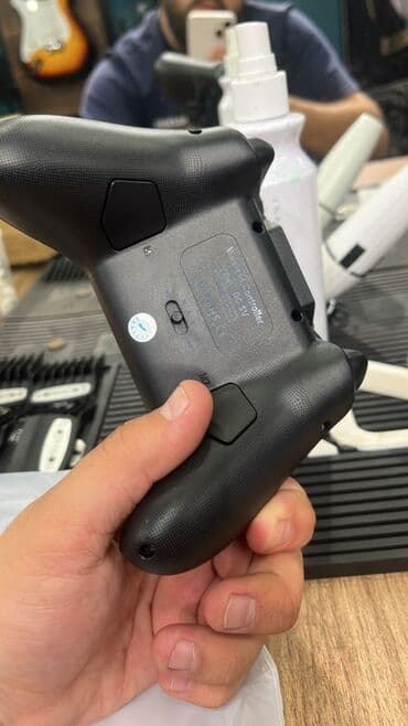 pc plata: Məhsul: Simsiz oyun pultu (Xbox üslubunda) Xüsusiyyətlər: - Ergonomik — 3