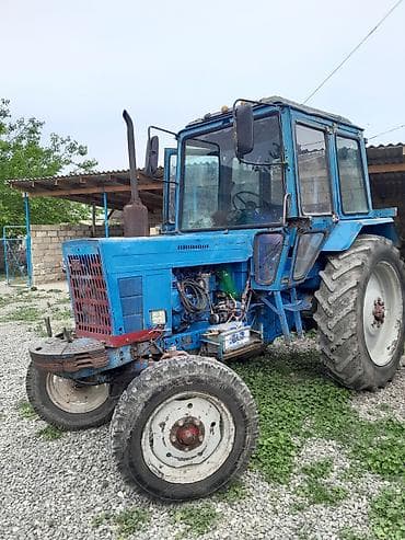 qoşqu ev: MTZ Belarus tipli mavi traktor Xüsusiyyətlər: - Kabinəli — 2