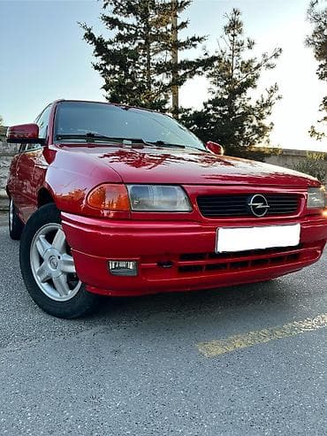 Avtomobil satışı: Opel Astra: 1.6 l | 1996 il 253555 km Sedan — 1