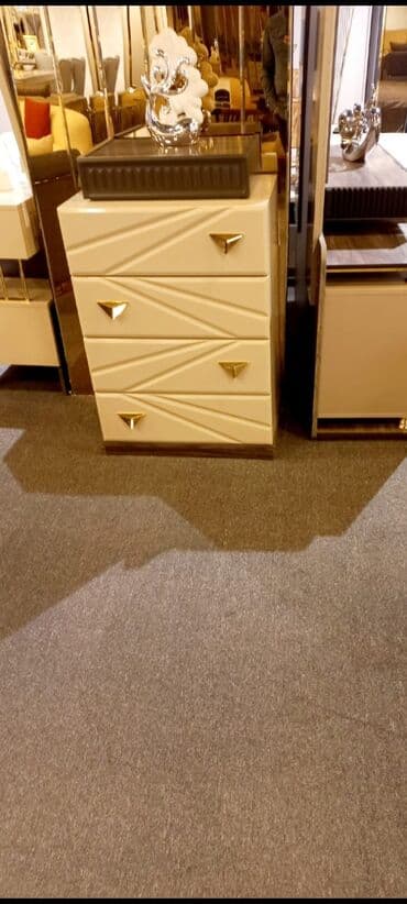 Yeni, Güzgüsüz, Türkiyə